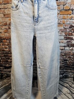 Risen Jeans Size 9/29 Light Wash Barrel Leg High Rise Wide Leg Denim Jeans